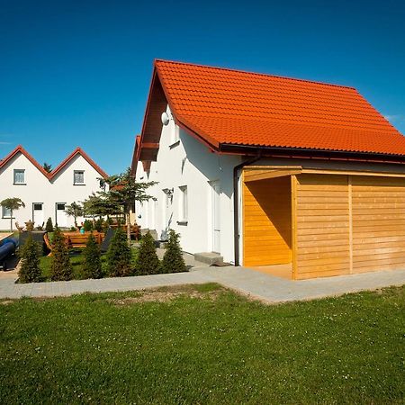 Aqua Fun Domki Z Basenem Darlowo Exterior photo