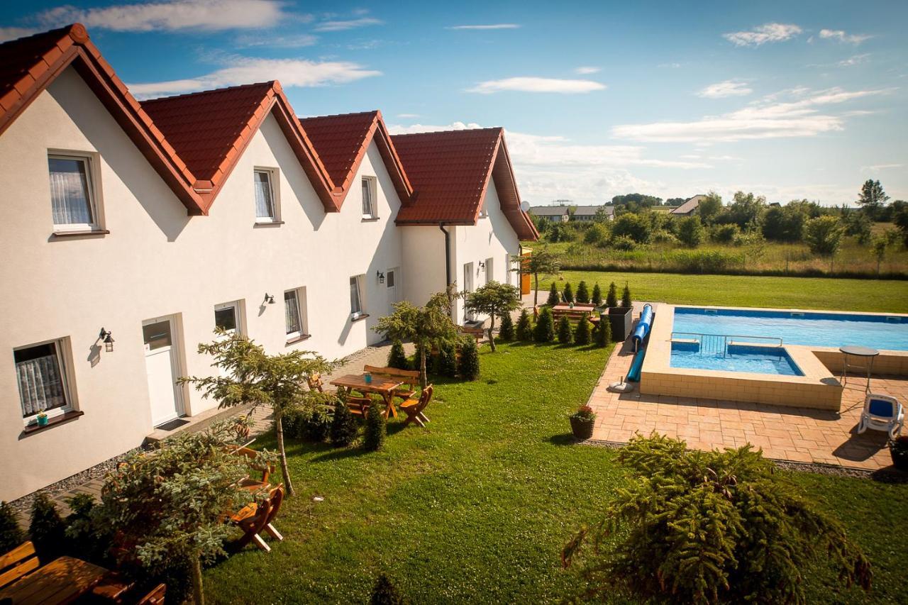 Aqua Fun Domki Z Basenem Darlowo Exterior photo